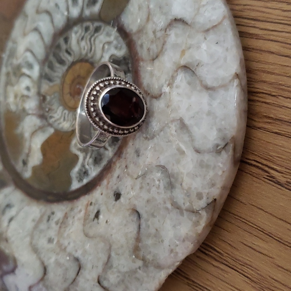 🌹Vintage 925 Sterling Silver Garnet Ring - Size 8